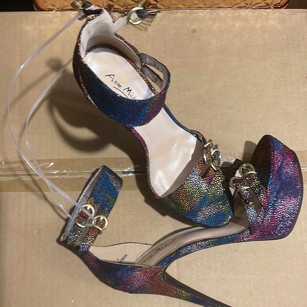 Brand new multicolored Anne Michelle heels